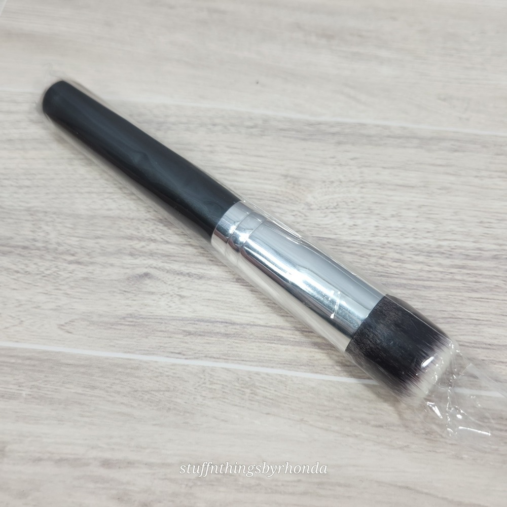 New Women's Flat Top Kabuki Foundation Makeup Brush Girls Make Up Dry Shampoo